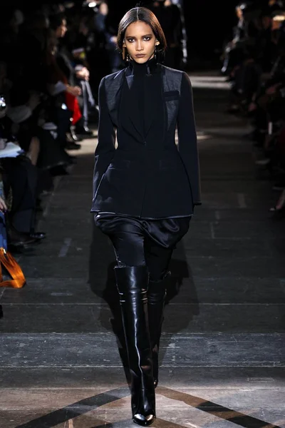 Look 5